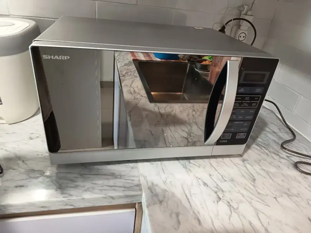 Microwave Sharp Kondisi seperti Baru Jarang Pakai