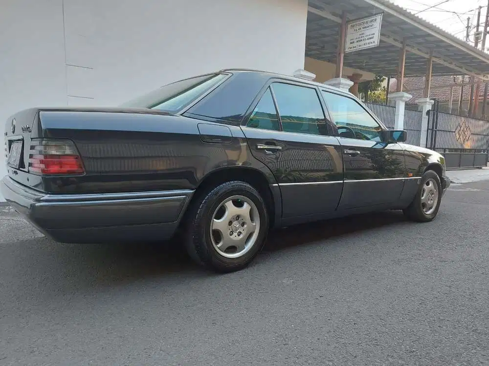 Mercedes-Benz E320 1995 Bensin