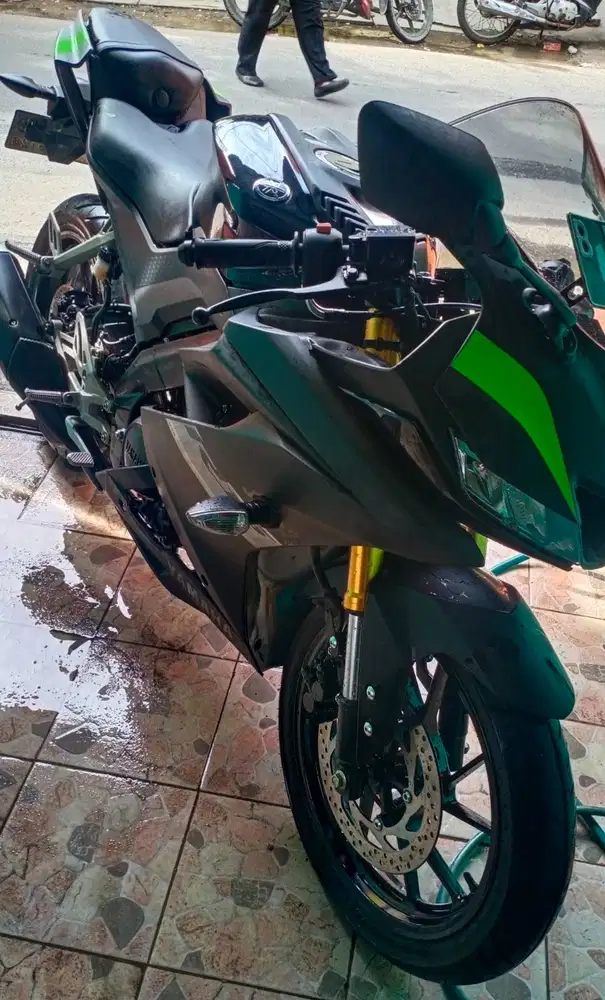 Yamaha R15 V3 2021 Hitam - Full Orisinil Pabrik (Tangan Pertama)