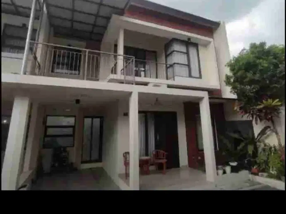 Dijual rumah 2 lantai bagus Cisaranteun Arcamanik