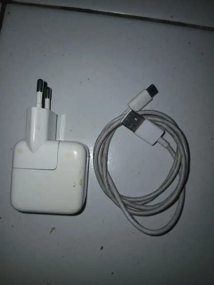 Adaptor daya USB Apple