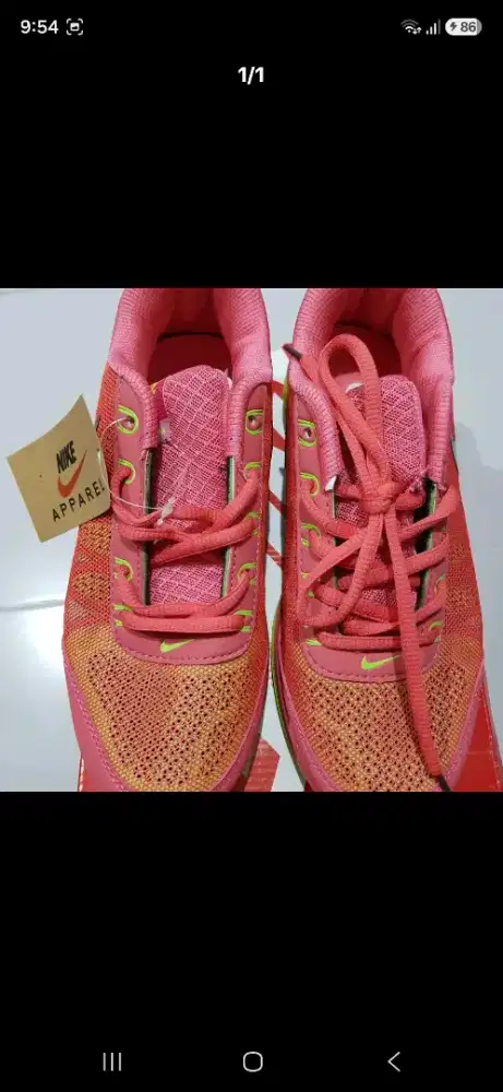 Sepatu Nike Pink size 39