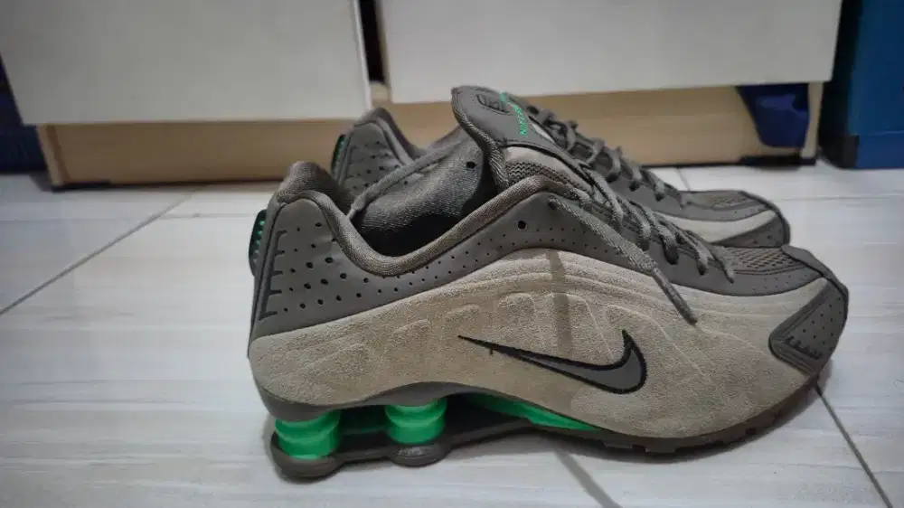 Nike Shox R4 SE Olive Khaki / Green Shock Originalll