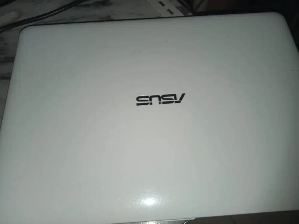 Laptop Asus Putih Mulus Slim RAM 4GB - Minus Keyboard