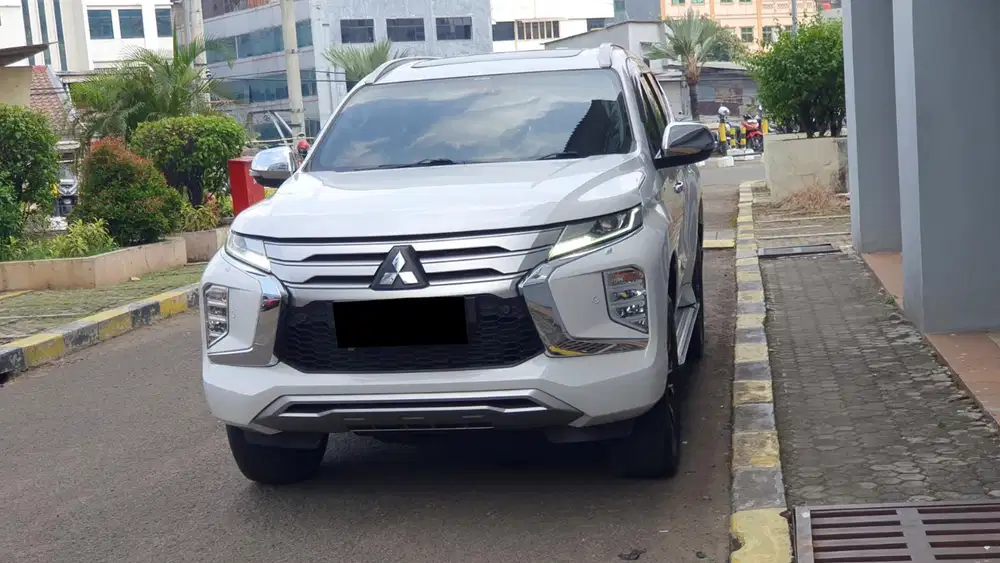 Km 31rb mitsubishi pajero sport dakar 2023 putih sunroof