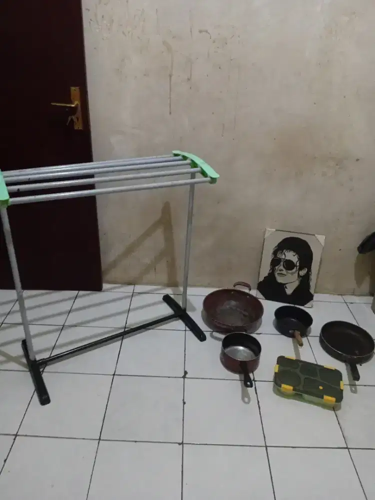 Di jual borongan panci penggorengan aluminium dan jemuran handuk