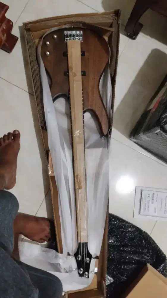 Gitar bass elektrik dan amplifier merk ibanez