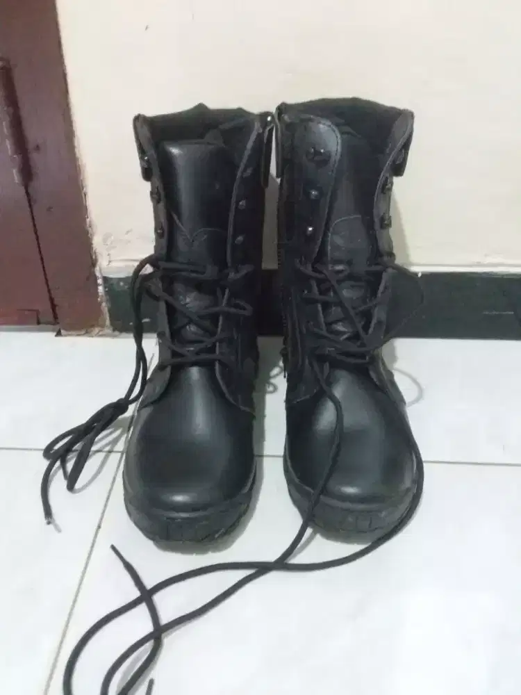SEPATU PDL SIZE  42