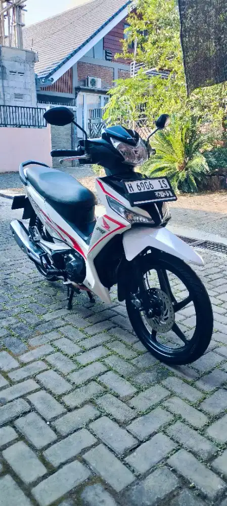 Supra X 125 putih, mulus terawat. Limited edition.