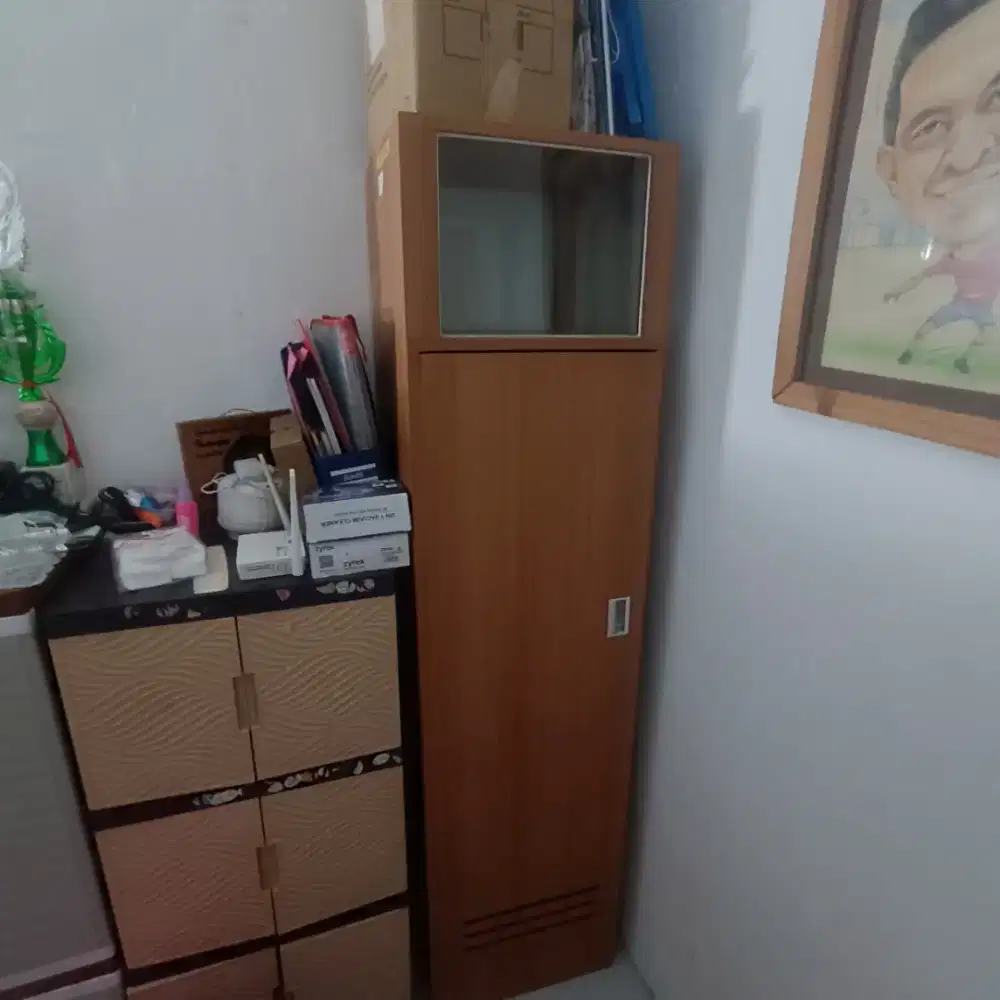 Lemari Galon yang coklat