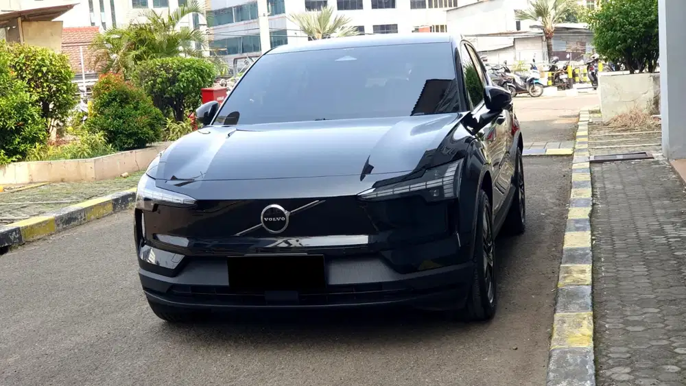 Km 3 rb volvo ex30 plus ev 2025 hitam pajak panjang