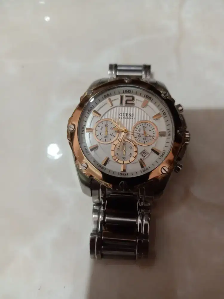 Jam tangan Guess