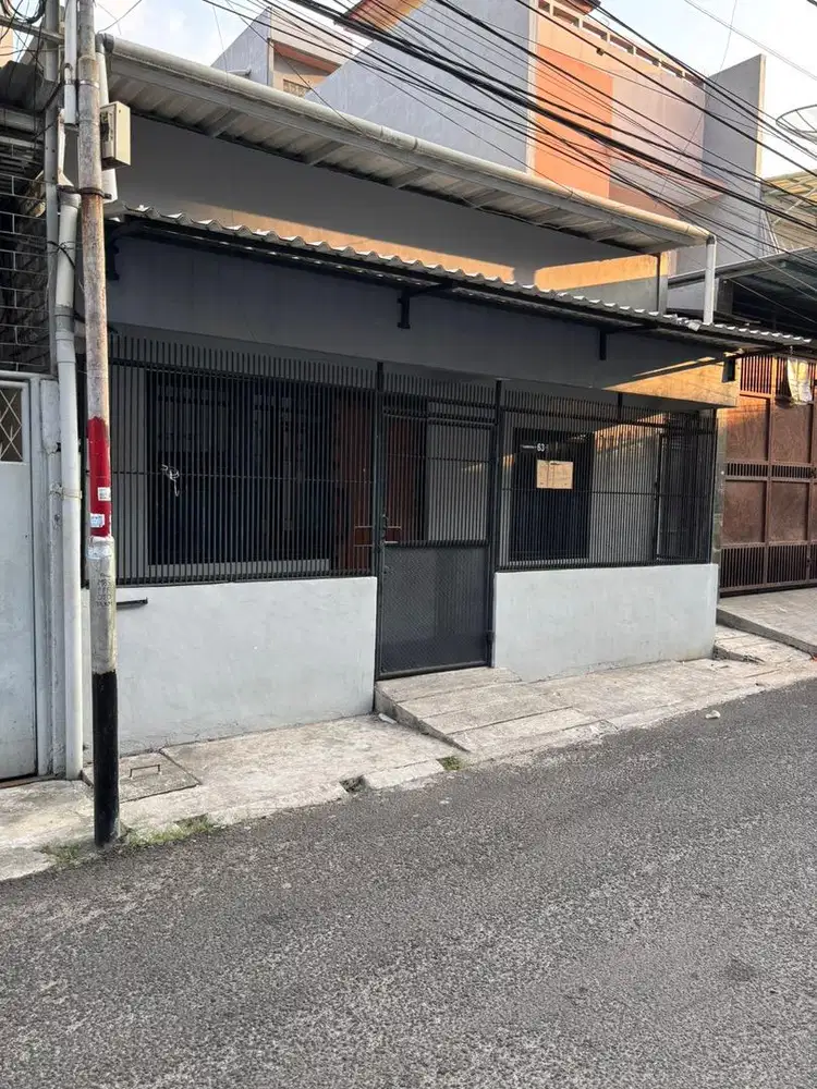 Disewakan Rumah Tinggal Modern Minimalis Bangunan Baru 1,5 Lantai