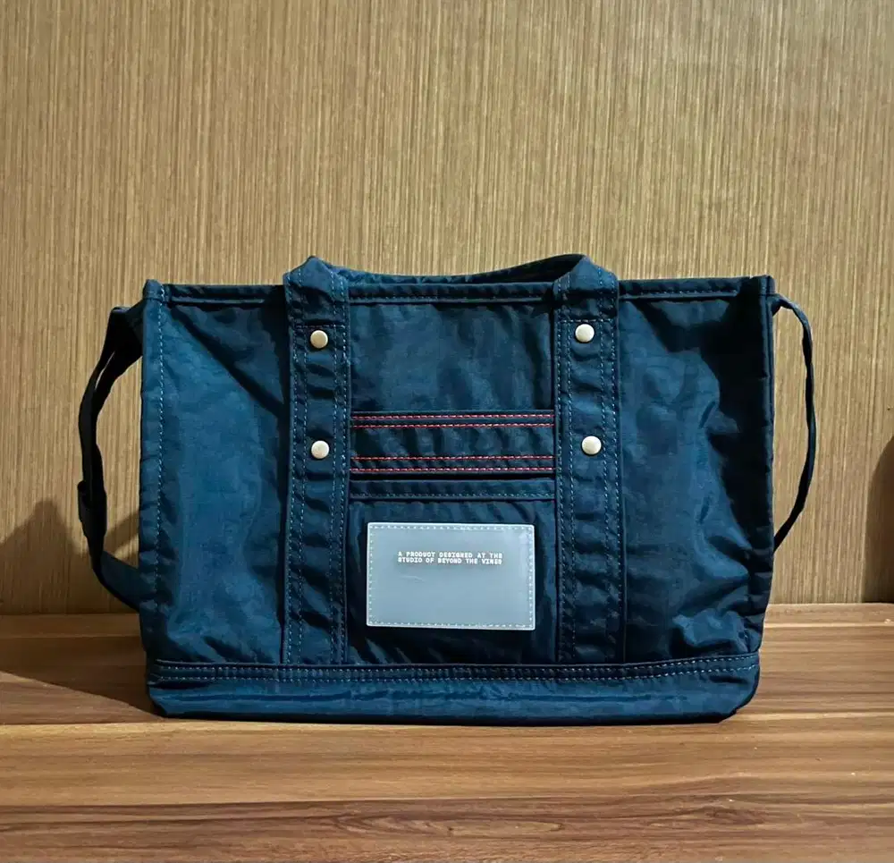 Beyond the Vines Crunch Carryall 01 - Navy