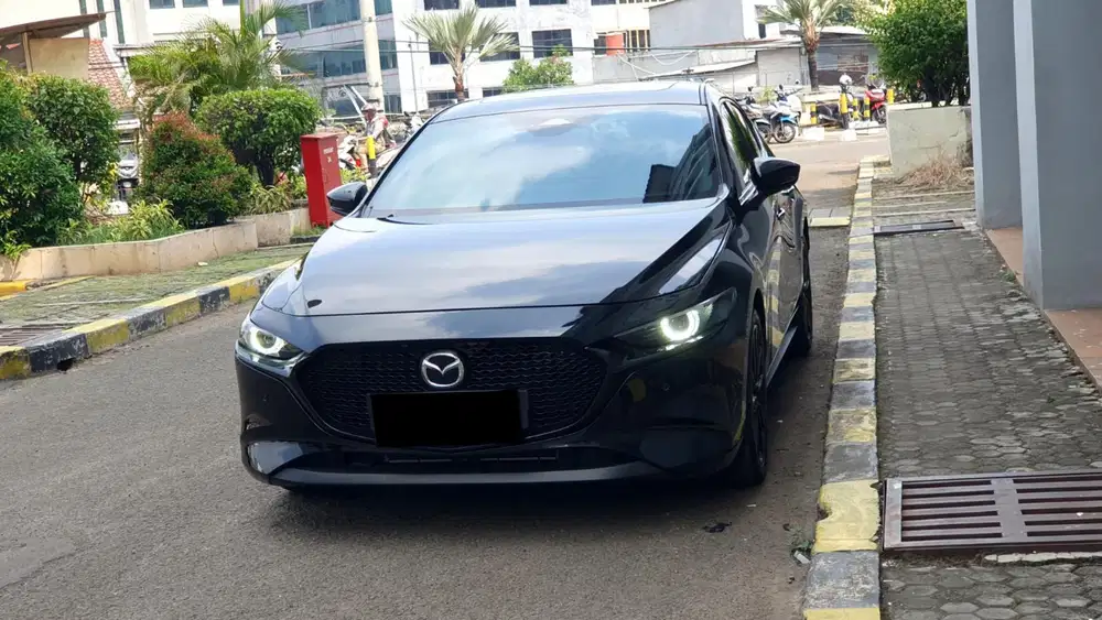Km 4 ribu mazda 3 hatchback skyactive 2025 hitam sunroof