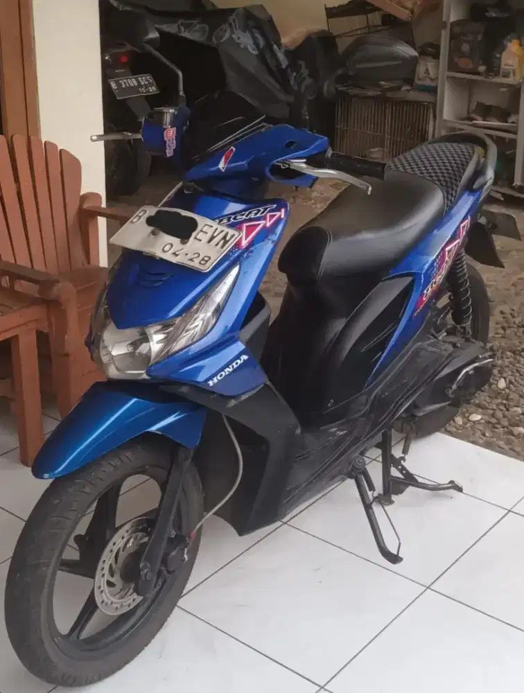Honda Beat Karbu warna Biru tahun 2011