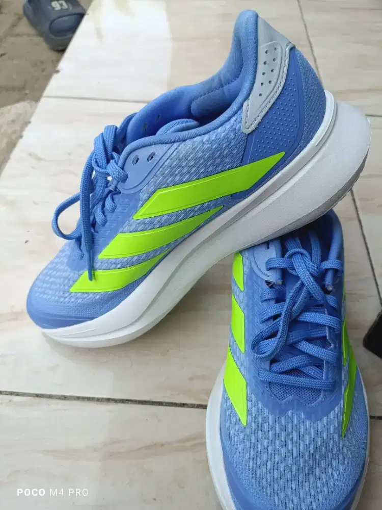 Di jual sepatu Adidas running