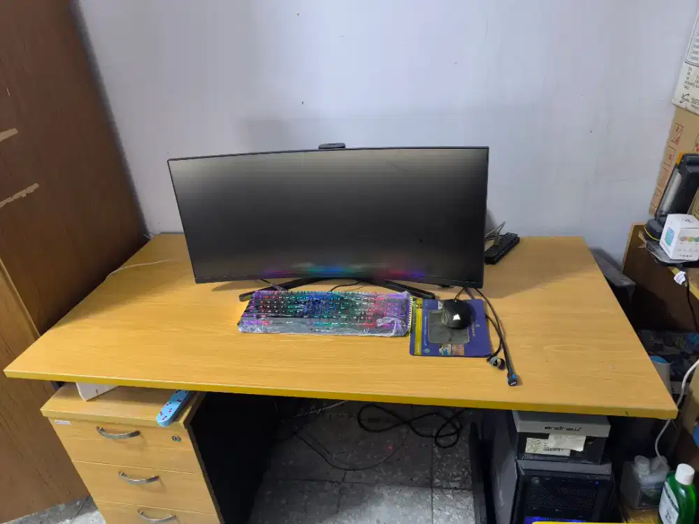 Meja kerja serbaguna