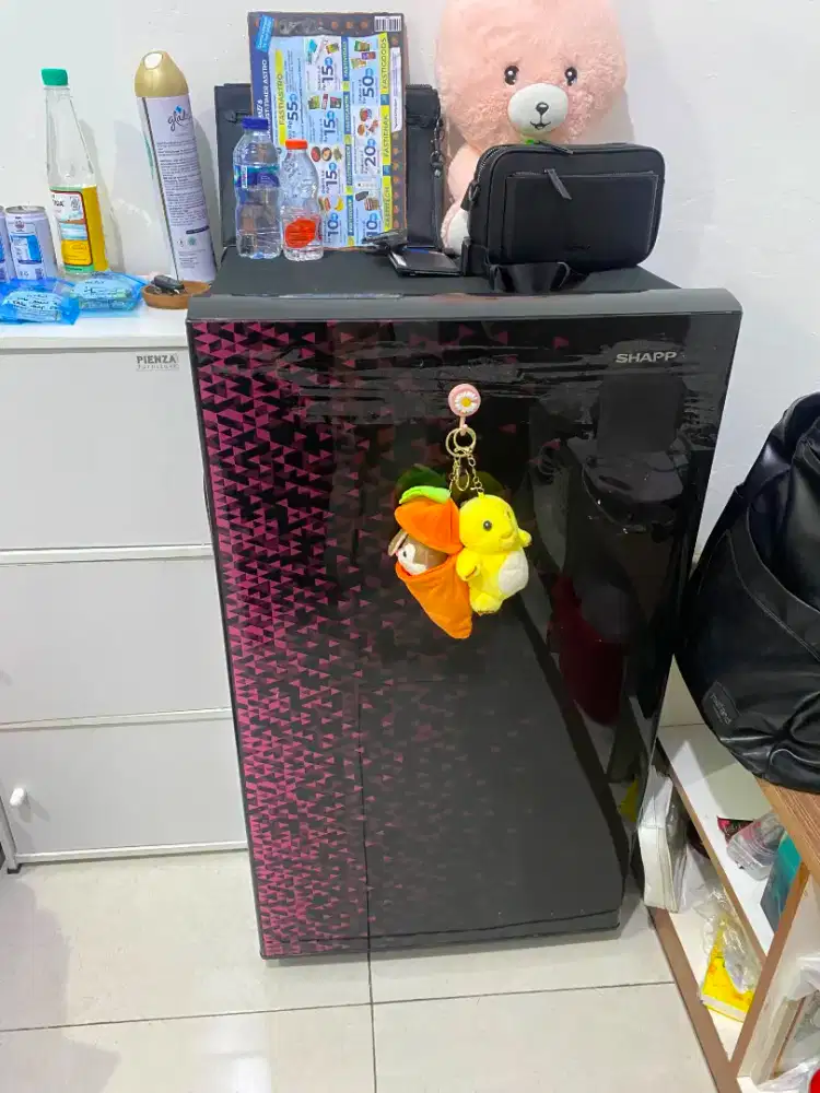 Dijual Kulkas 1 Pintu Merk Sharp bekas seperti baru