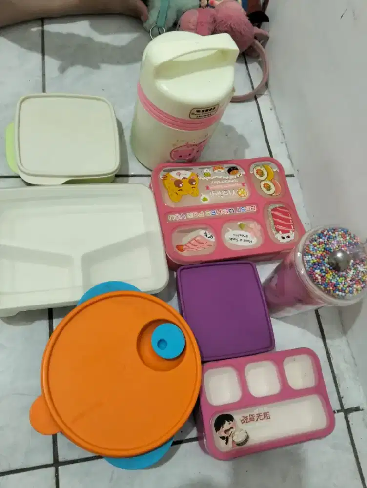 Jual tupperware ada 3 pcs mix tempat mkan mnum