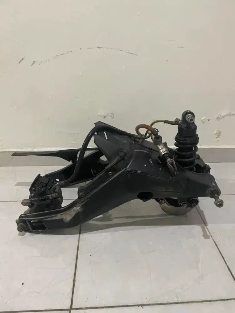 Swing arm / arem R15 V3 set Shok blakang tabung NUI racing dan kaliper