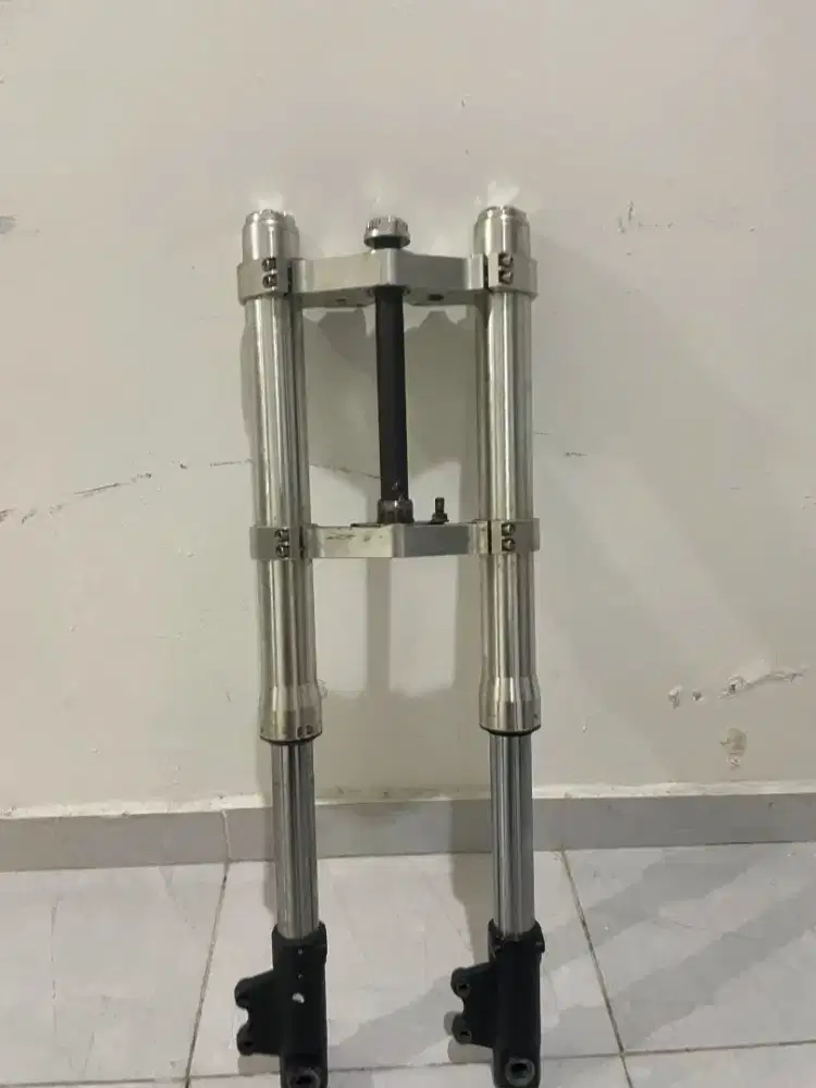 Shock depan USD Suzuki GSX Merk NUI untuk keluarga Suzuki