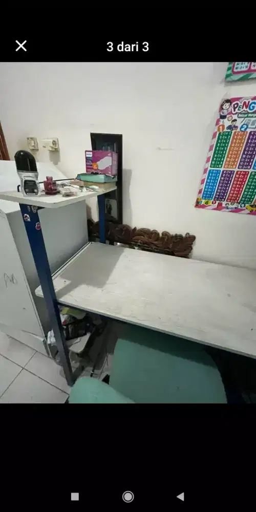Meja kantor atau meja belajar