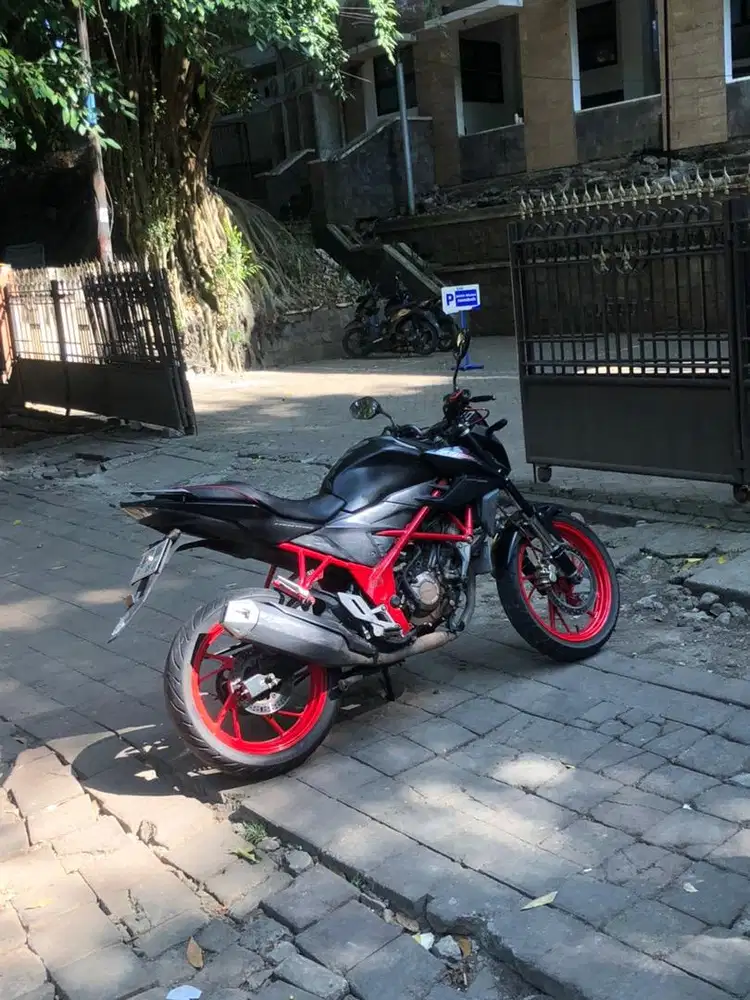 JUAL HONDA CB150R MULUS LENGKAP