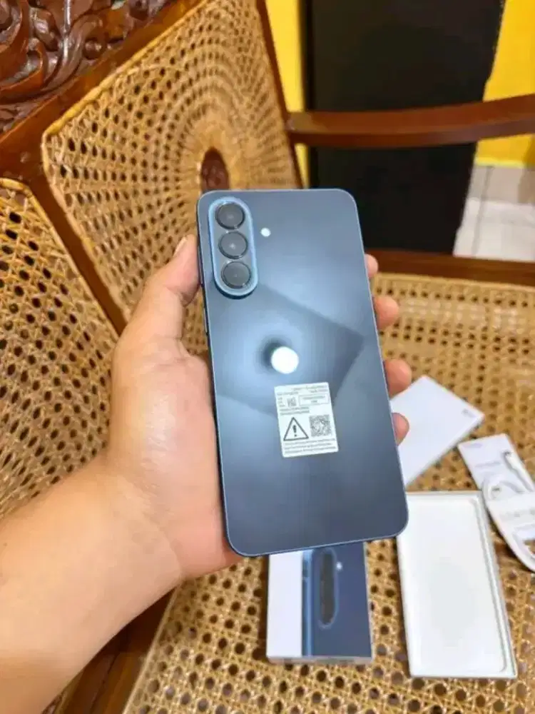Samsung a57 like new 8/256