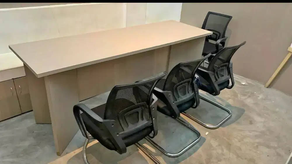Meja dan kursi Kantor