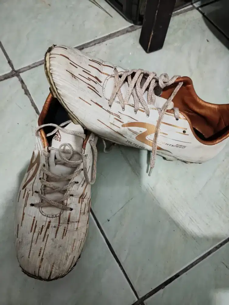 Jual sepatu bola specs light speed