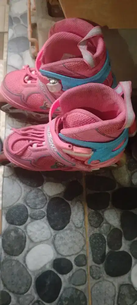 Jual sepatu roda kondisi masih bagus