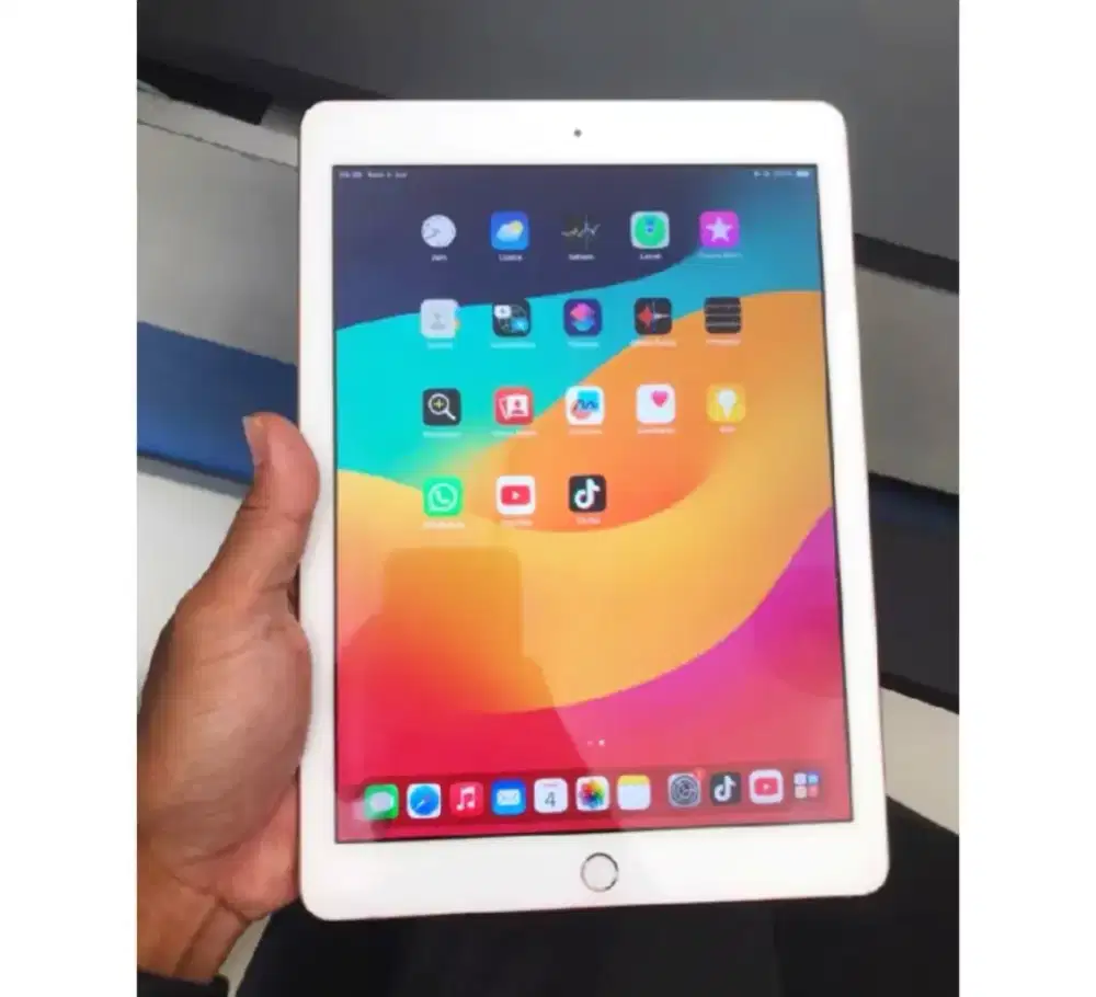 iPad 6 Wi-Fi 32GB Normal Mulus Bebas Reset MURAH