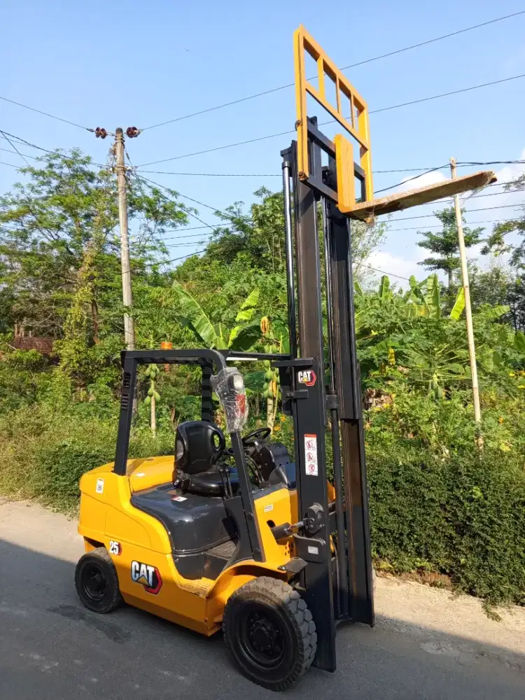 Forklift 2,5 Ton CAT 2021 Mast 3 meter murah siap kerja
