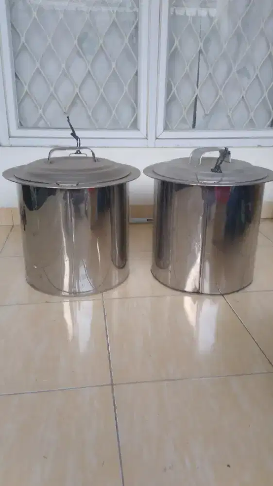 Perlengkapan untuk jualan mie ayam