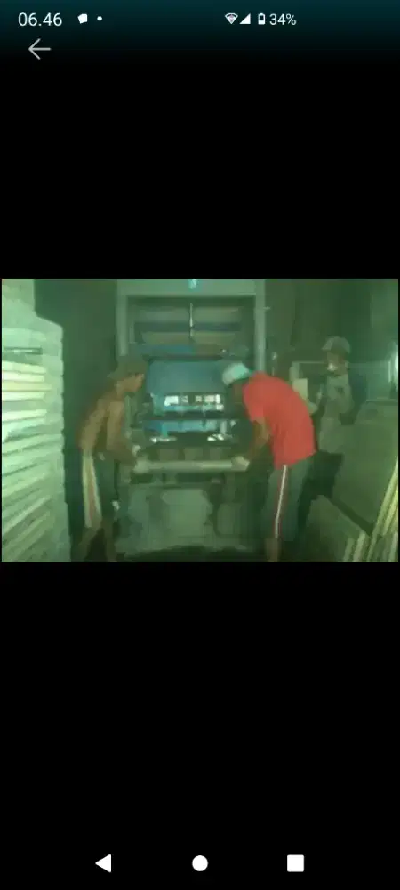 Karyawan produksi paving