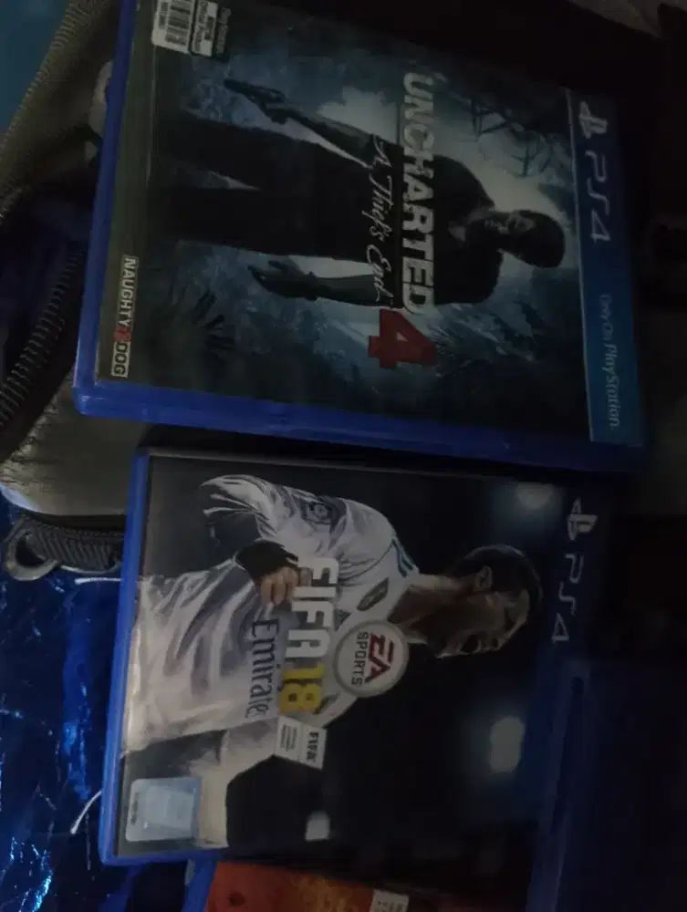 Dijua game ps4 kondisi MH sangat bagus