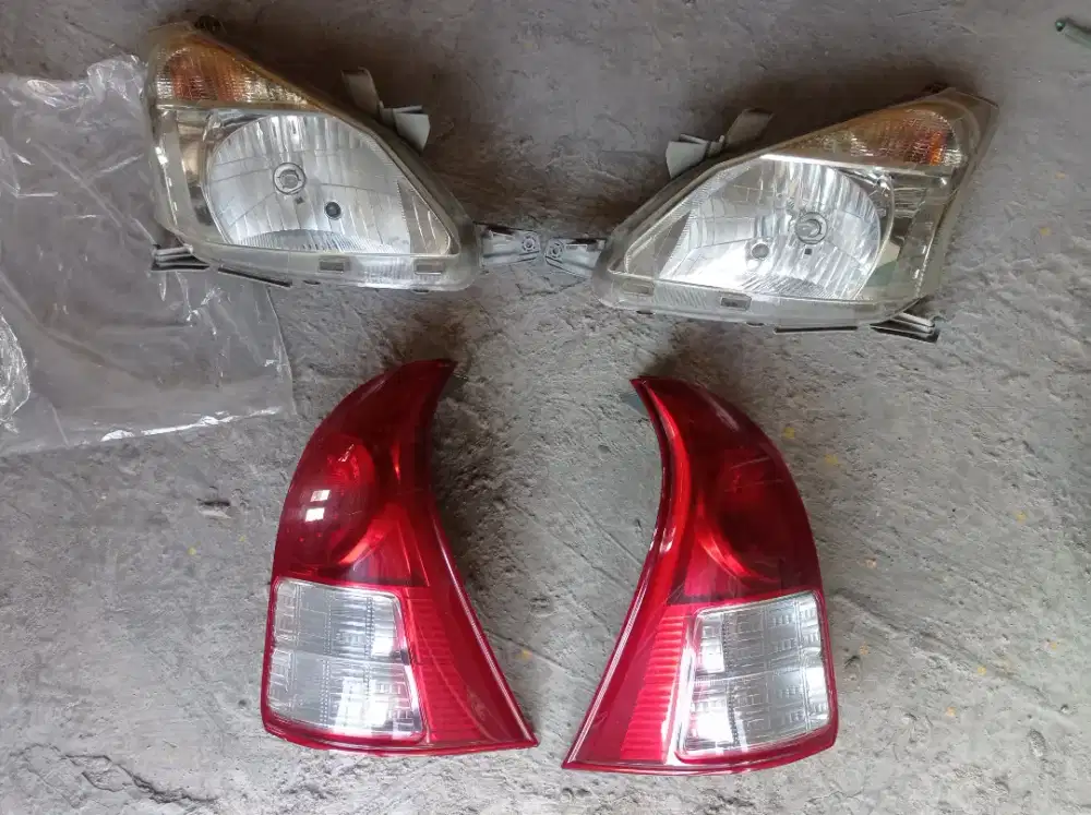 Satu set headlamp dan stop lamp all new xenia 2015