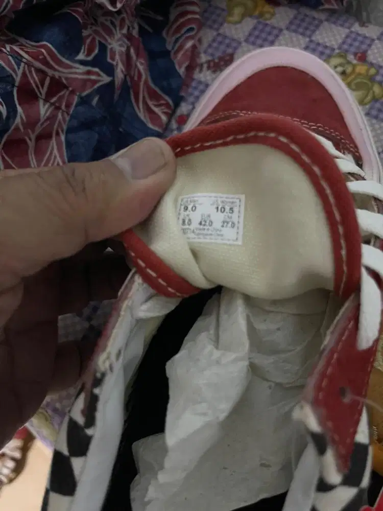 Sepatu vans oldskol merah