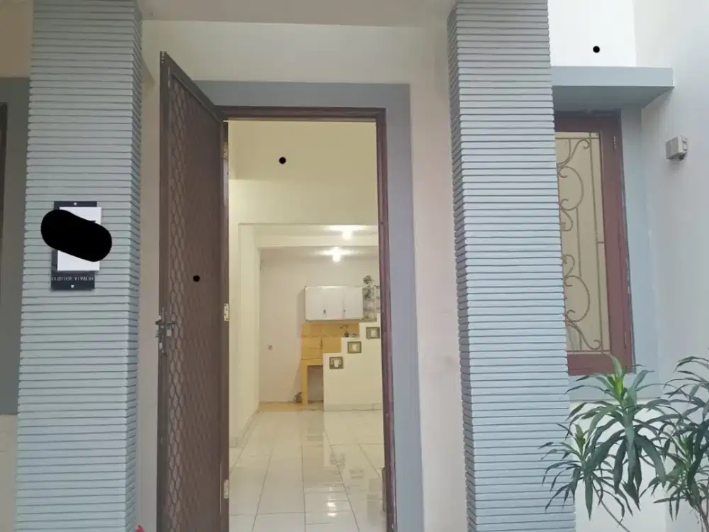DISEWAKAN RUMAH LEGENDA WISATA CIBUBUR  2+ 1 KAMAR TIDUR