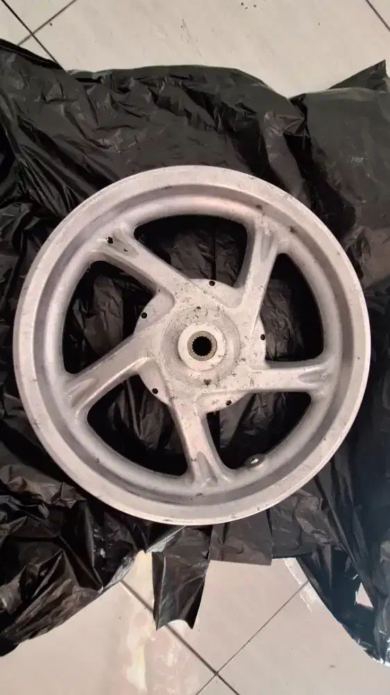 Velg Pelek belakang  Mio Z Mio S lebar 2,50 bisa untuk Mio M3