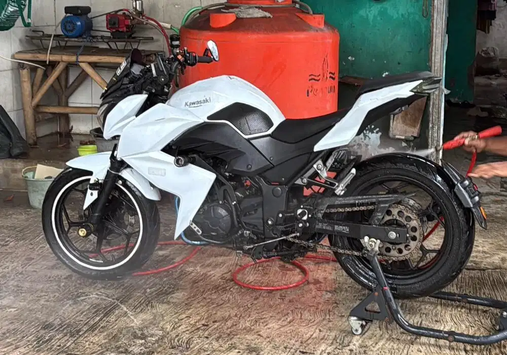 Kawasaki Ninja Z250 Dijual/BT/TT