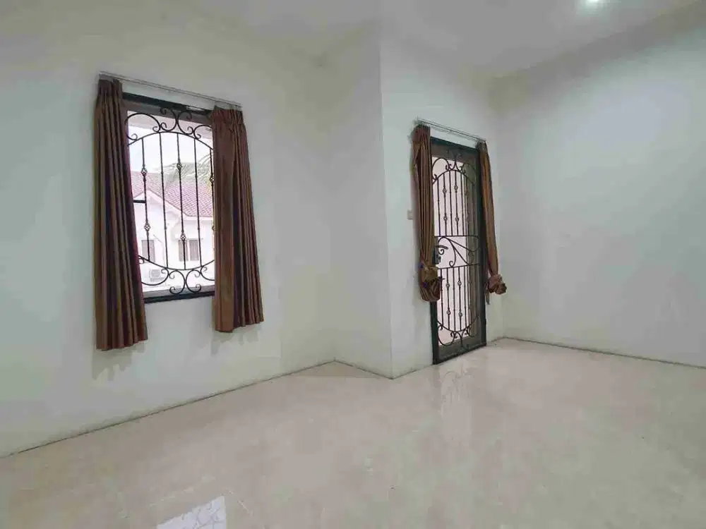 Disewakan Town House Puri Grisenda , PIK Jakarta Utara