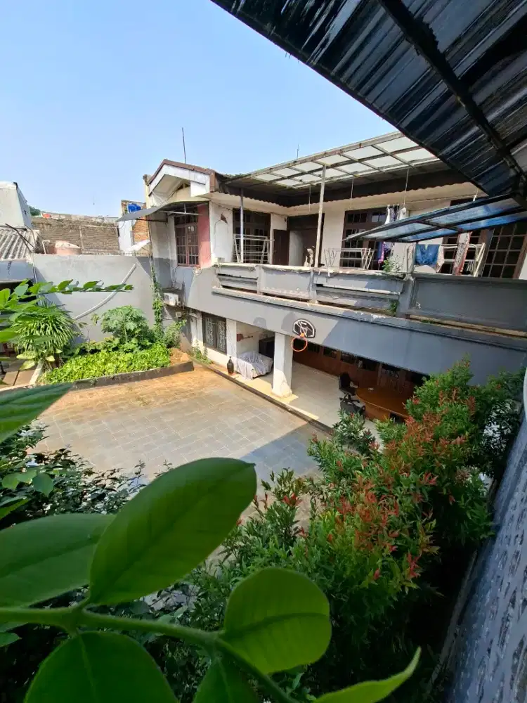 Rumah dalam komplek migas kemanggisan