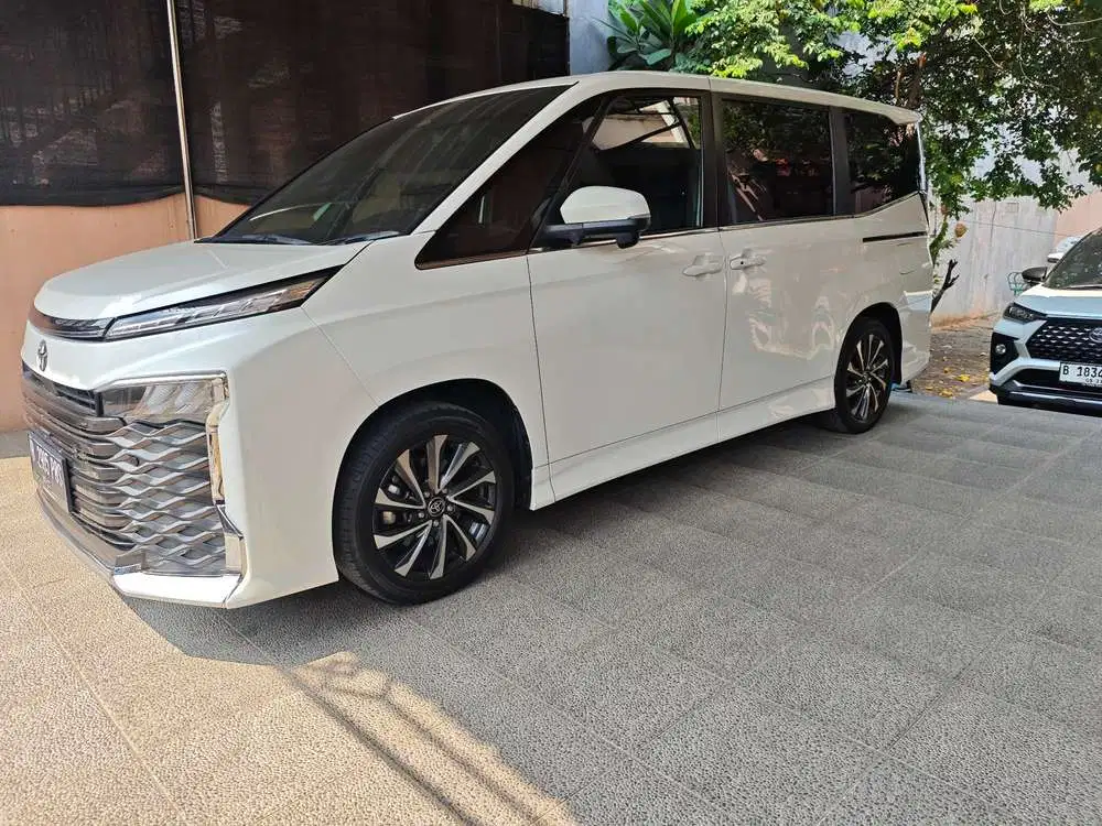 Toyota Voxy 2022 Bensin