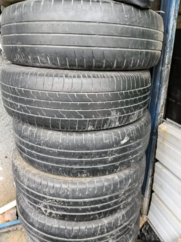 Ban Mobil Ring 16
