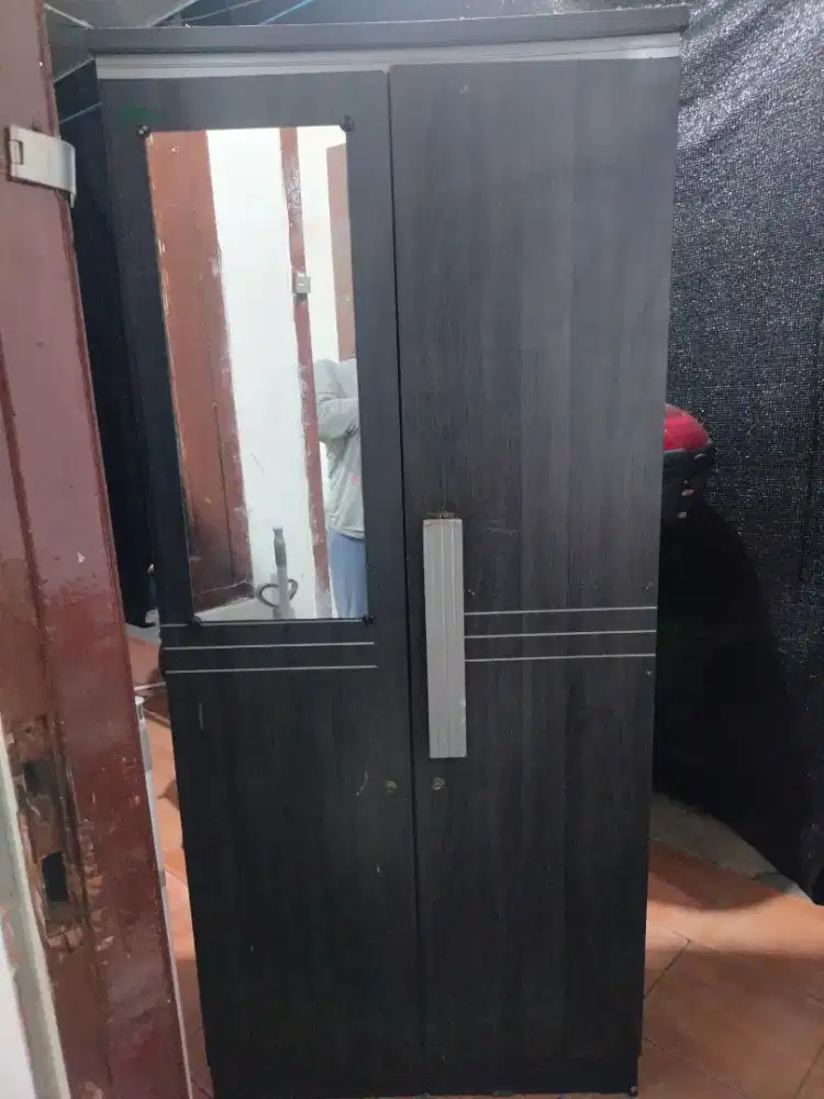 Meja tv dan lemari baju