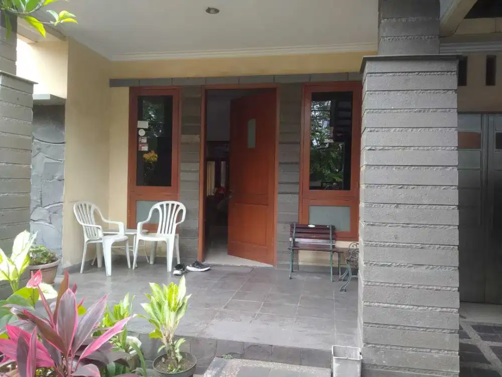 RUMAH SIAP HUNI,DUA LANTAI, GUNTUR SARI WETAN,SAYAP JALAN BUAH BATU,SANGAT STRATEGIS.