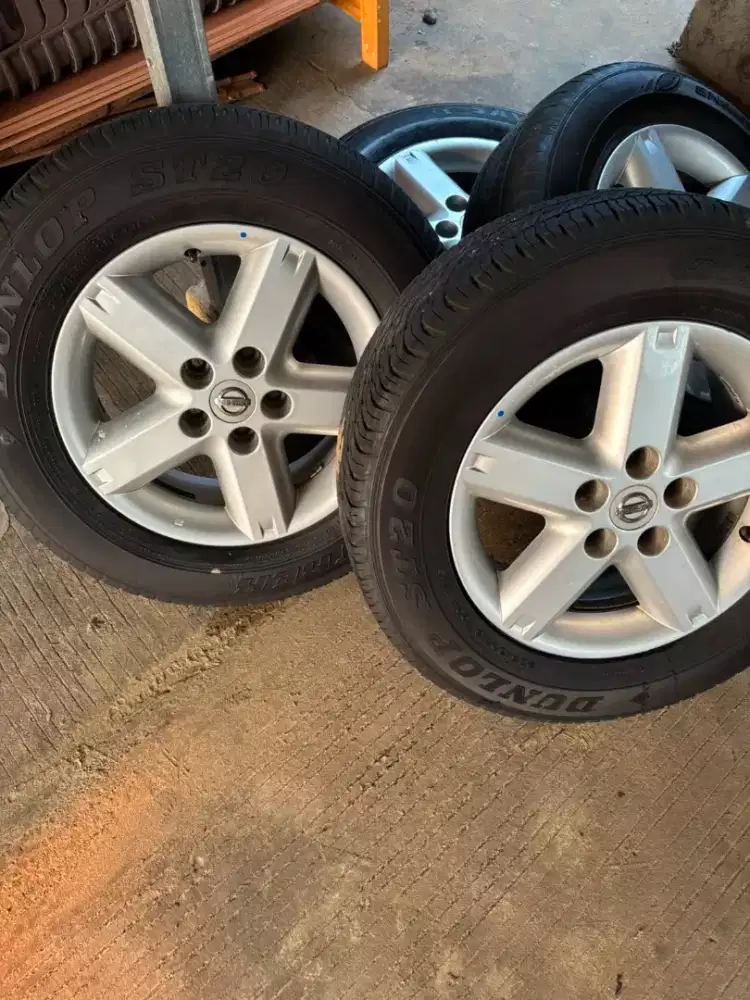 Jual 1 set velg rac + ban ex nissan xtrail  msh 90 %,