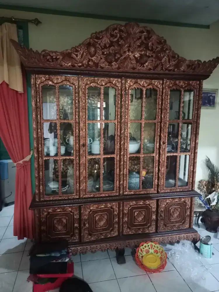 Lemari Hias Ukiran khas Palembang